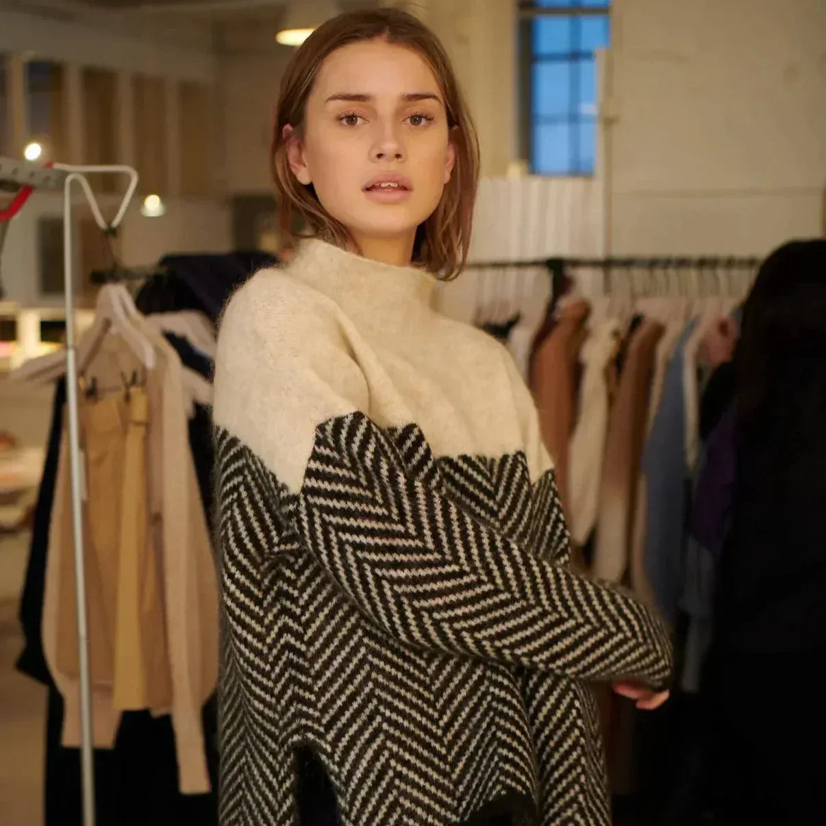 Brigitte - Suéter de Cuello Alto Aviero Madrid