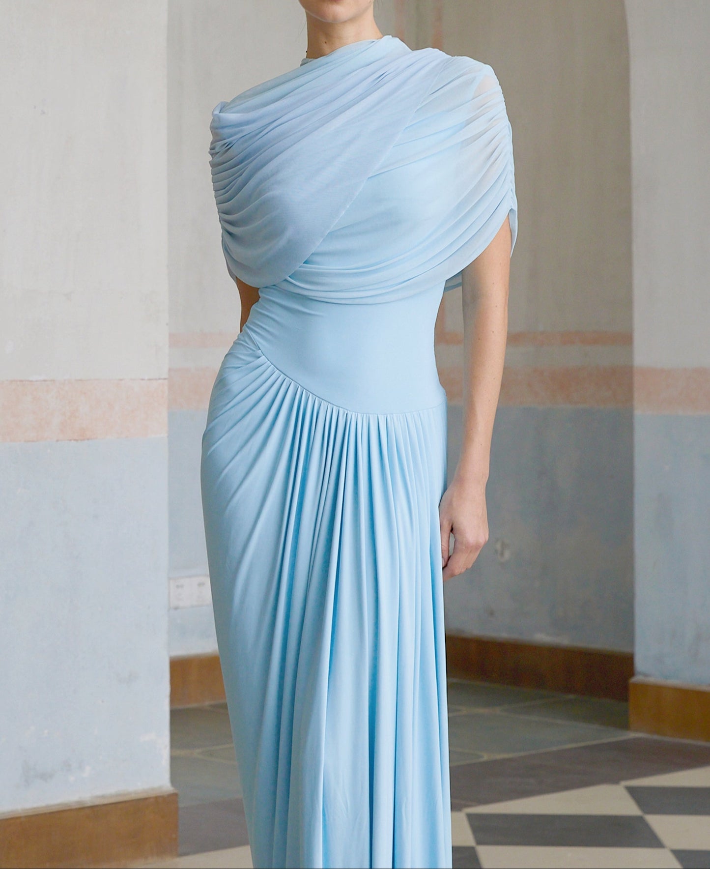 Marbella – Vestido Maxi Asimétrico Plisado Aviero Madrid