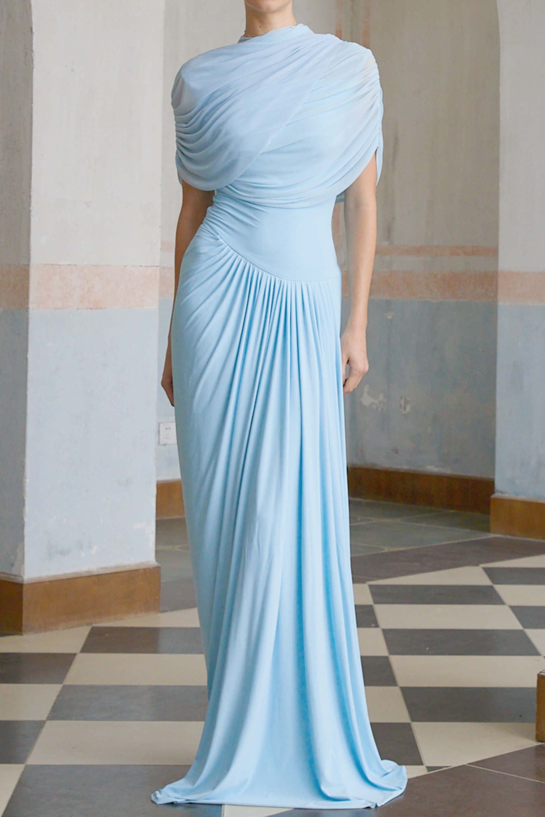 Marbella – Vestido Maxi Asimétrico Plisado Aviero Madrid