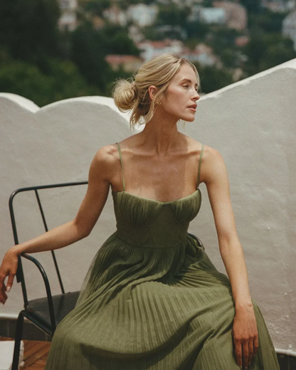 Amara – Elegancia moderna con espalda descubierta Aviero Madrid