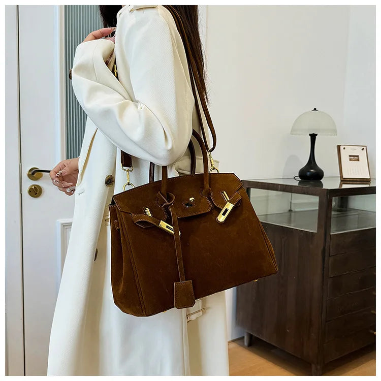 Alejandra - Bandolera de ante con herrajes dorados Aviero Madrid