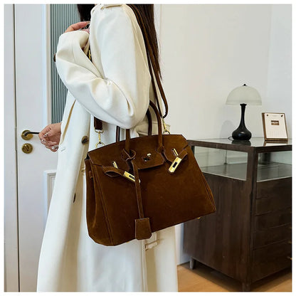 Alejandra - Bandolera de ante con herrajes dorados Aviero Madrid